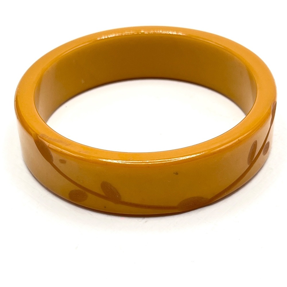 Vintage Carved Butterscotch Bakelite Etched Leaf‎ Nature Bangle Bracelet 7"